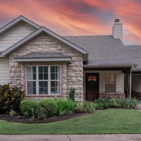 Cottage Getaway - Quiet Cottage Charm Near U Of A Fayetteville Eksteriør bilde